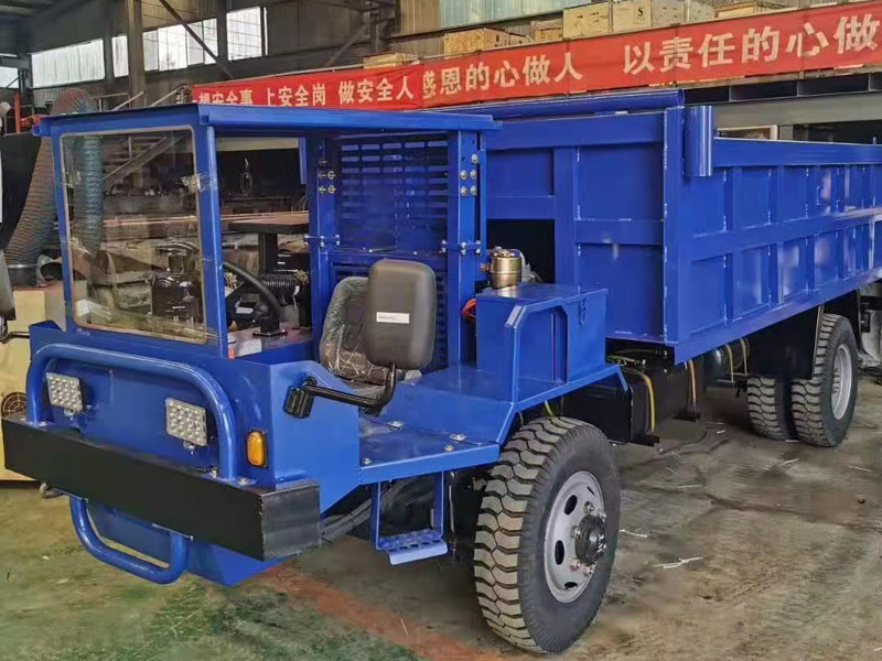 矿用自卸车