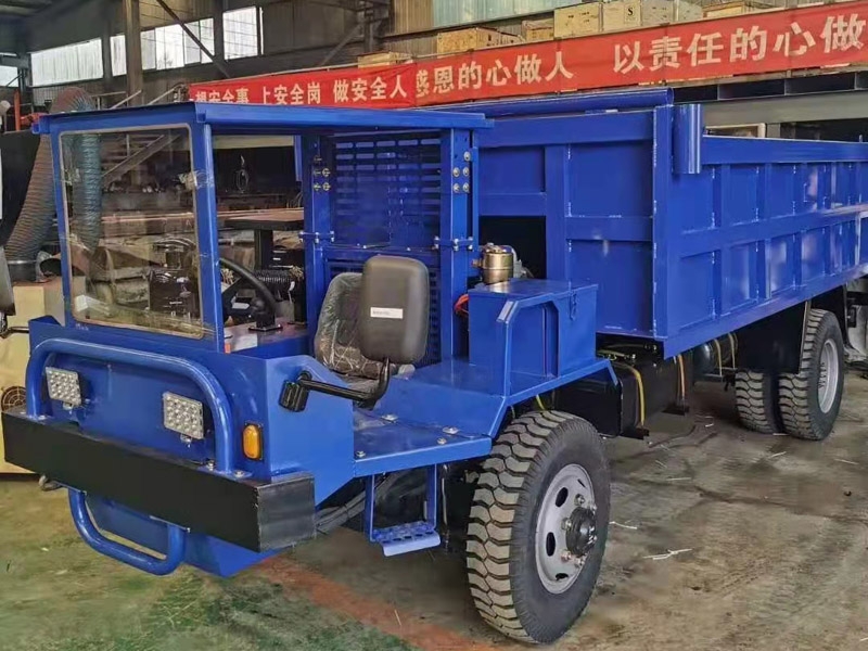 矿用自卸车